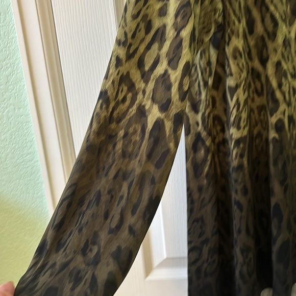 Hi lo animal print Linea blouse - Picture 3 of 5